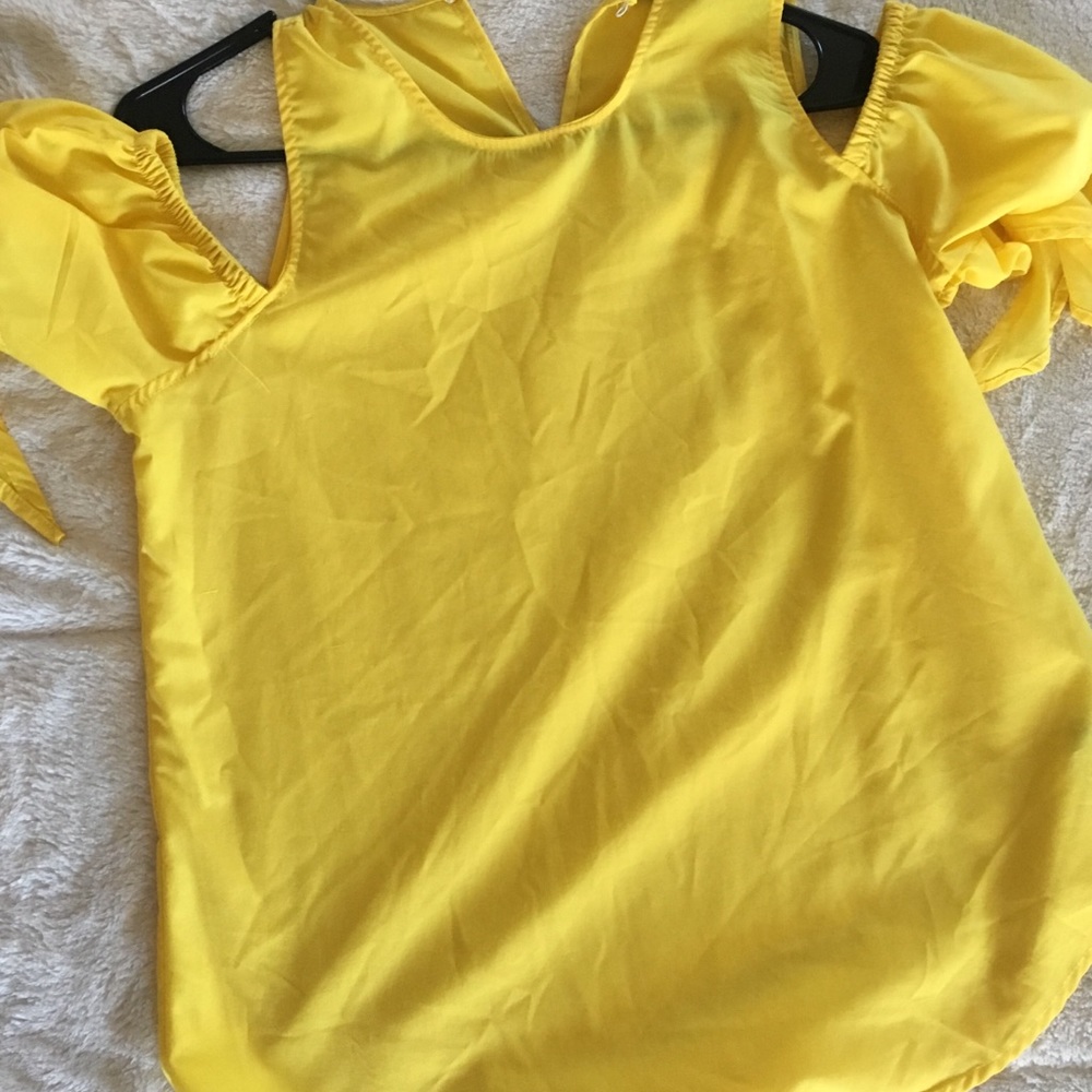 Yellow blouse off the shoulder with sleeve